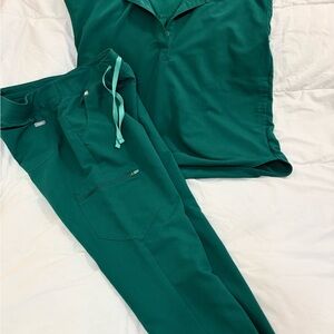 FIGS scrub set for SM/MD read description